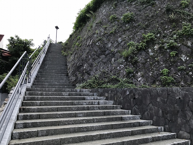 鳥羽城跡　公園への階段