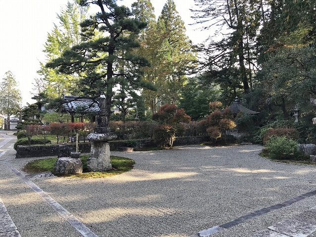 東光寺②　本堂から境内庭園