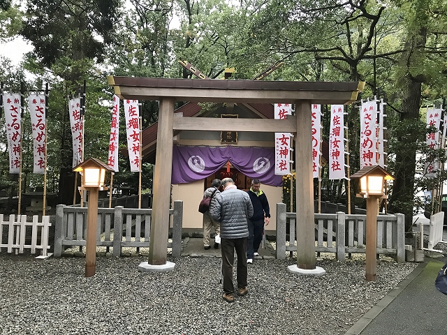 佐瑠女神社(猿田彦神社)　社殿前、鳥居