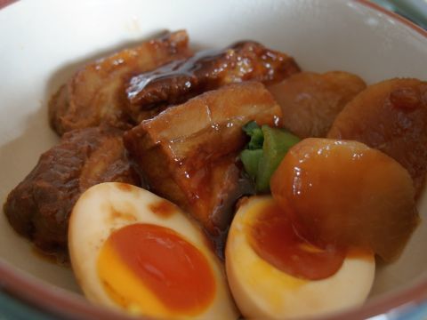 豚の角煮（煮卵と大根付き）