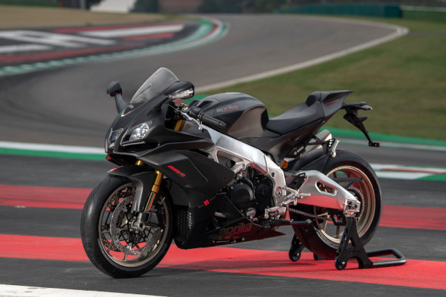 2019-Aprilia-RSV4-1100-Factory-First-Look-superbike-motorcycle-8[1]
