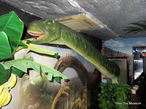 アメリカンビレッジの中にあるウォークスルー型恐竜アトラクション・恐竜世界
