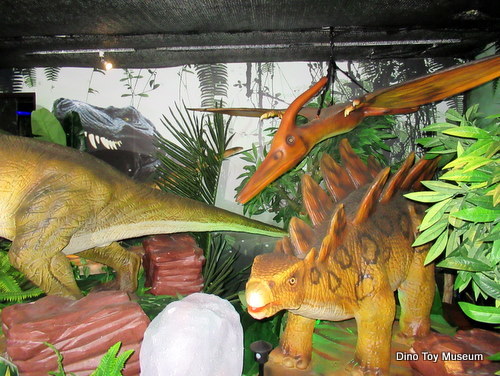 アメリカンビレッジの中にあるウォークスルー型恐竜アトラクション・恐竜世界