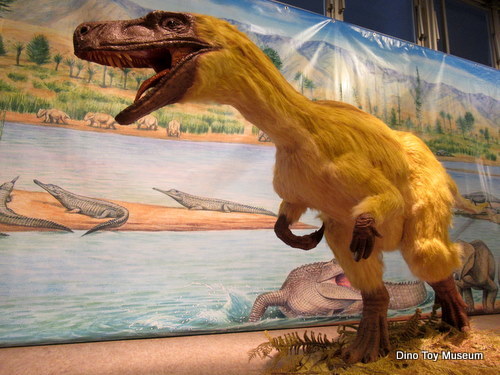 埼玉県にティラノサウルス亜成体ジェーンと衝撃の羽毛恐竜たちが出現！