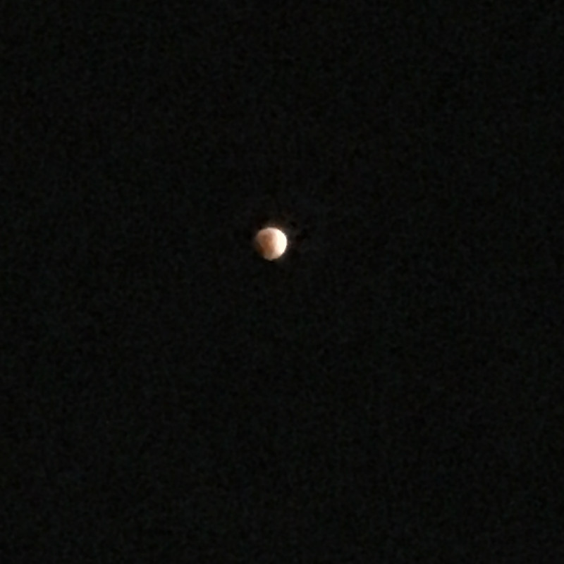 月蝕の赤い月
