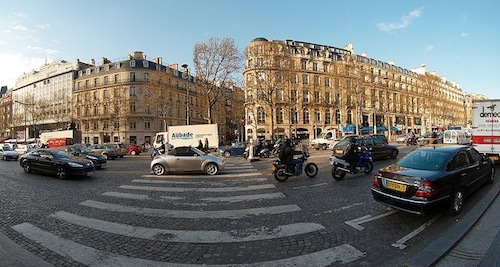 800px-Champs_Elysees_traffic.jpg