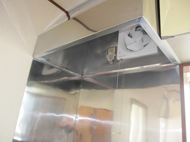 埼玉県所沢市　賃貸物件空き室　水周りクリーニング　キッチン換気扇周り清掃　作業完了後　１