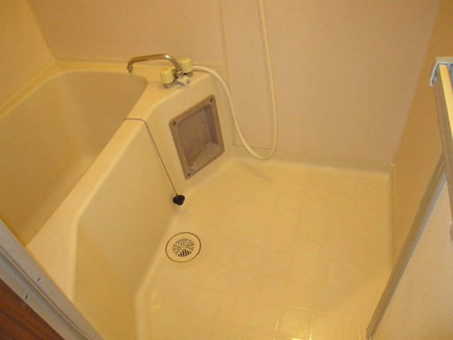 埼玉県所沢市　賃貸物件空き室　水周りクリーニング　浴室ユニットバス清掃　作業完了後　１