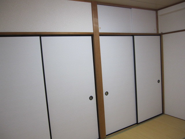 埼玉県所沢市　空き室賃貸物件原状回復　和室：襖張替え　作業完了後　１