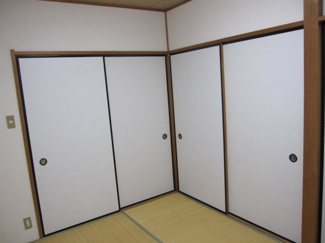 埼玉県所沢市　空き室賃貸物件原状回復　和室：襖張替え　作業完了後　２