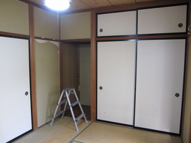 埼玉県所沢市　空き家一戸建て原状回復　和室：襖張替え　作業前　１