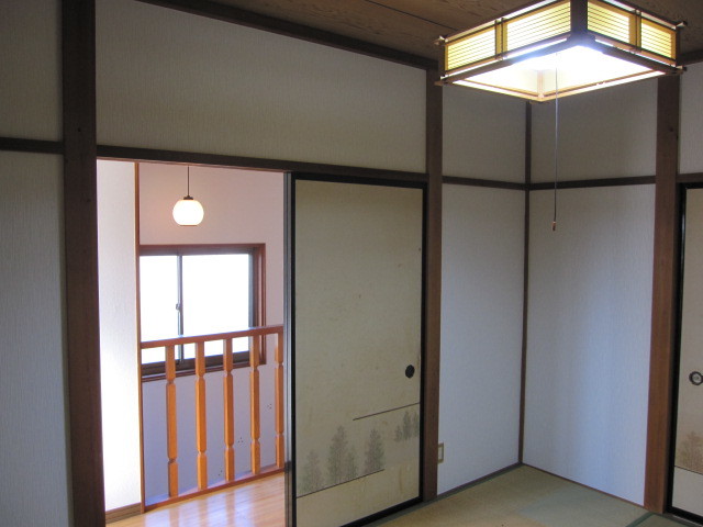埼玉県所沢市　一戸建て空き家　賃貸物件原状回復　壁クロス張替え　２階和室　作業完了後　１