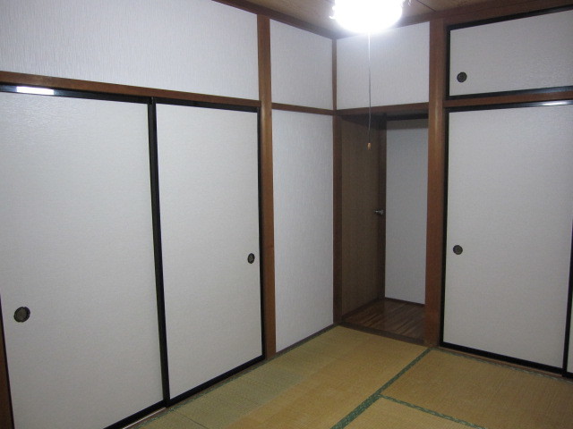 埼玉県所沢市　空き家一戸建て原状回復　和室：襖張替え　作業完了後　２