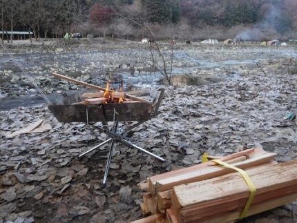 20181216-3-新戸キャンプ場_たき火つかない.JPG