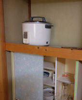 食器棚　炊飯釜